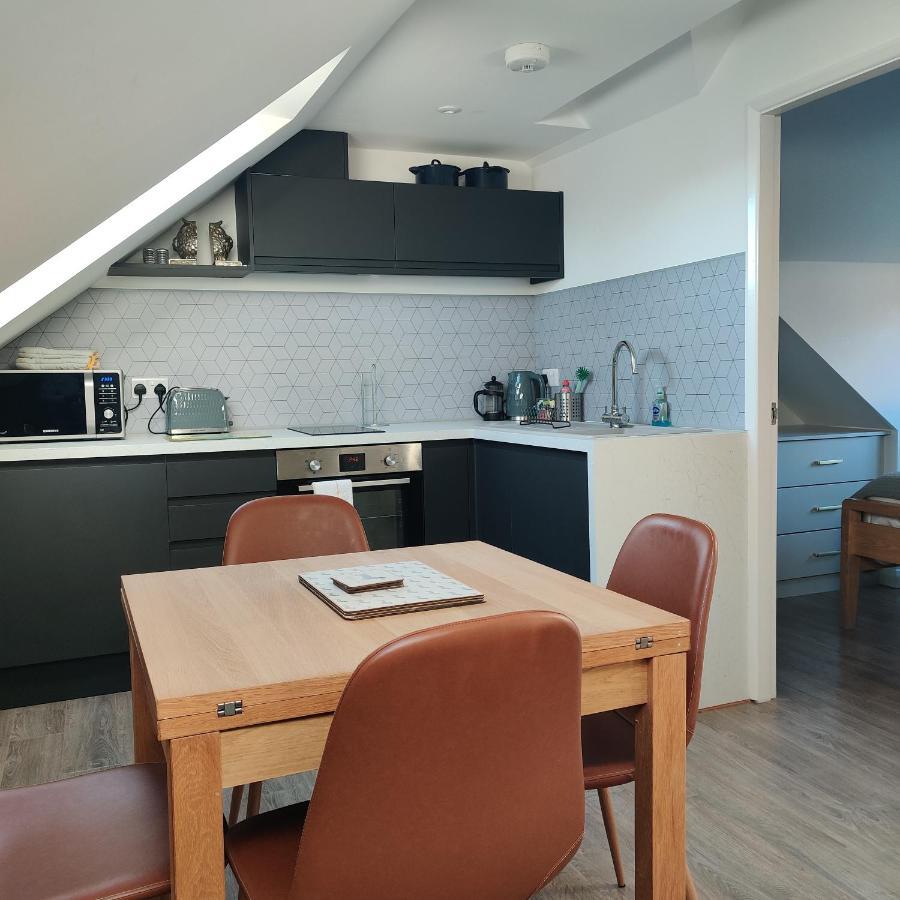 Delightful & Picturesque Modern Detached Apartment, Next To Chester Zoo, Near Park And Ride To City Centre المظهر الخارجي الصورة