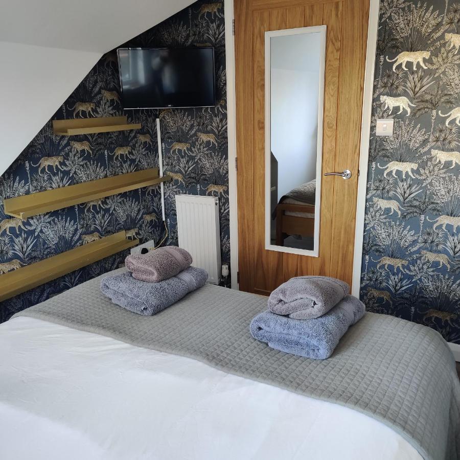 Delightful & Picturesque Modern Detached Apartment, Next To Chester Zoo, Near Park And Ride To City Centre المظهر الخارجي الصورة