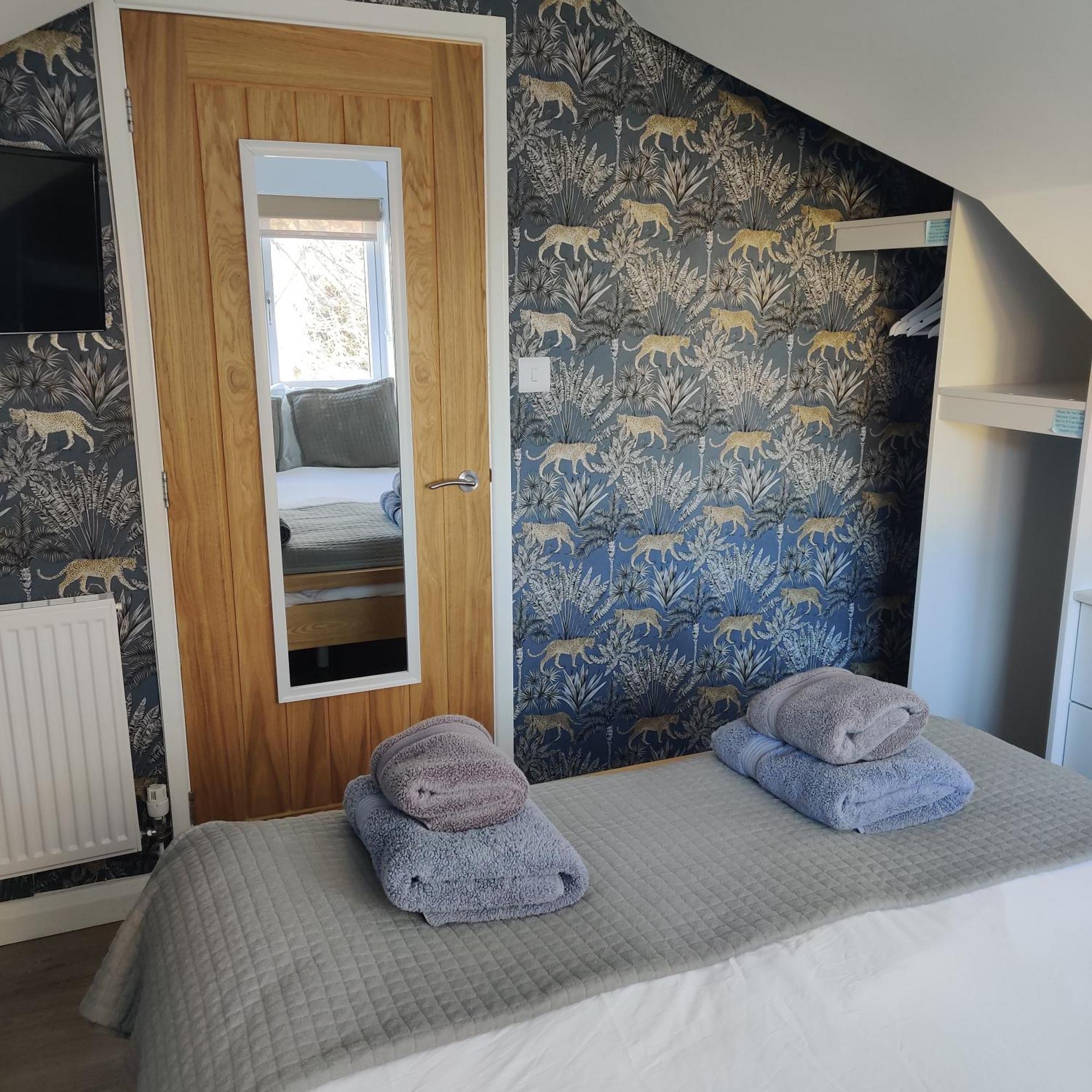 Delightful & Picturesque Modern Detached Apartment, Next To Chester Zoo, Near Park And Ride To City Centre المظهر الخارجي الصورة