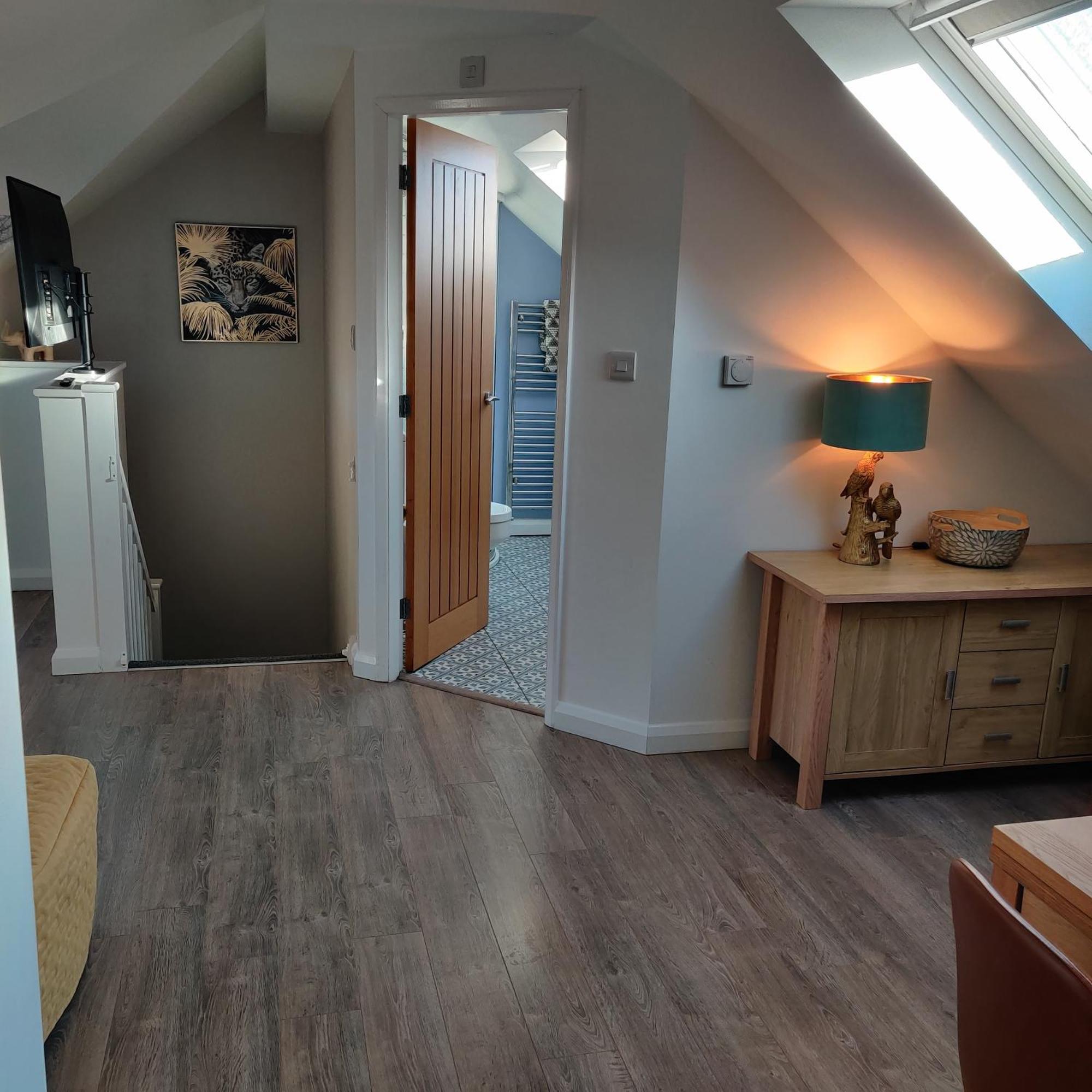 Delightful & Picturesque Modern Detached Apartment, Next To Chester Zoo, Near Park And Ride To City Centre المظهر الخارجي الصورة
