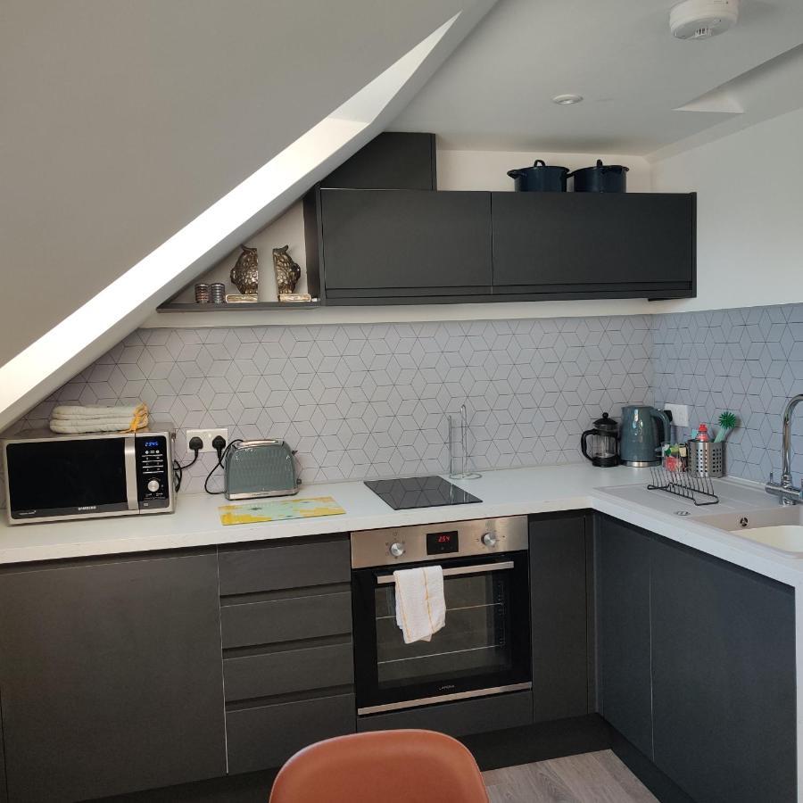 Delightful & Picturesque Modern Detached Apartment, Next To Chester Zoo, Near Park And Ride To City Centre المظهر الخارجي الصورة