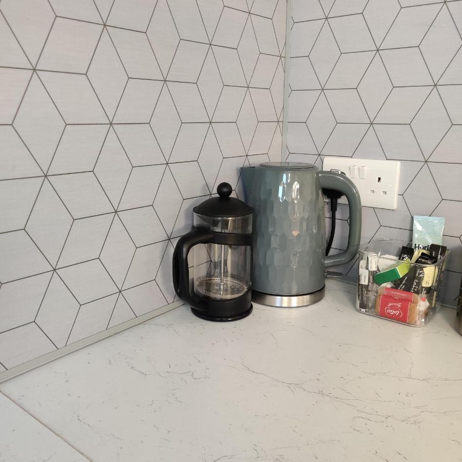 Delightful & Picturesque Modern Detached Apartment, Next To Chester Zoo, Near Park And Ride To City Centre المظهر الخارجي الصورة