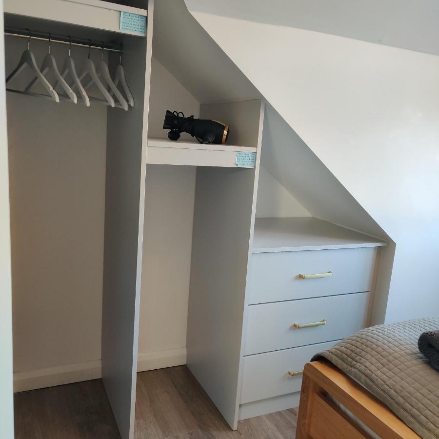 Delightful & Picturesque Modern Detached Apartment, Next To Chester Zoo, Near Park And Ride To City Centre المظهر الخارجي الصورة